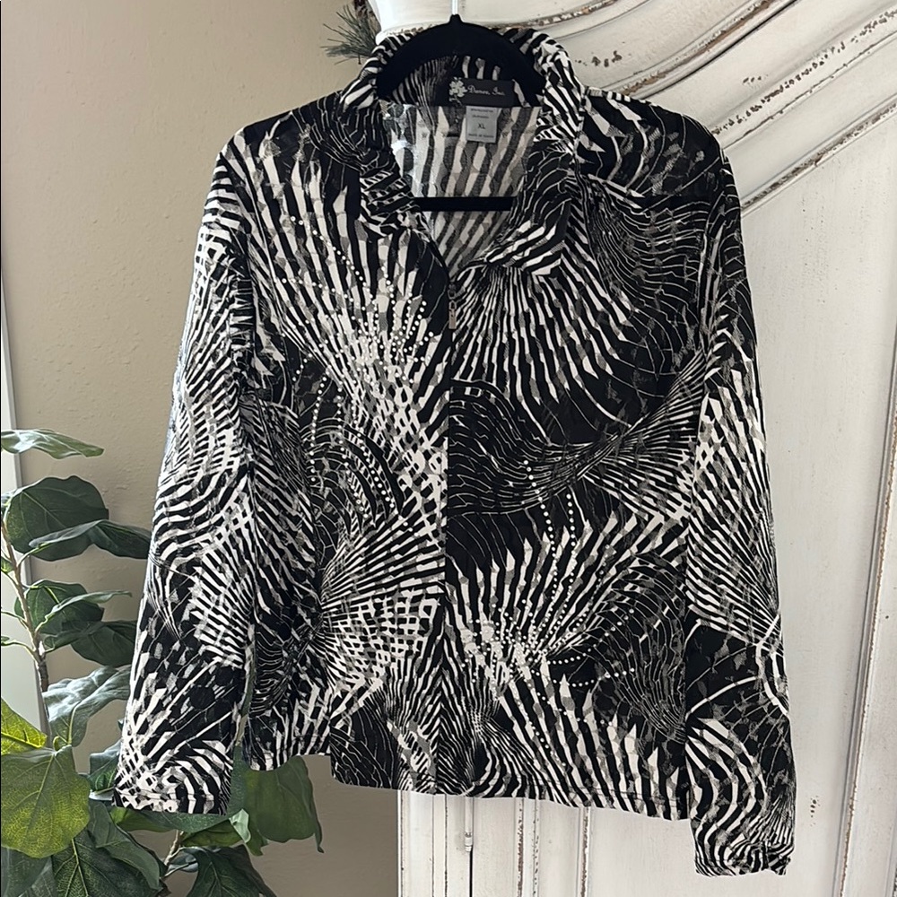 Damee Inc Black & White Abstract Mesh Zip Up Jacket Women’s XL Beaded